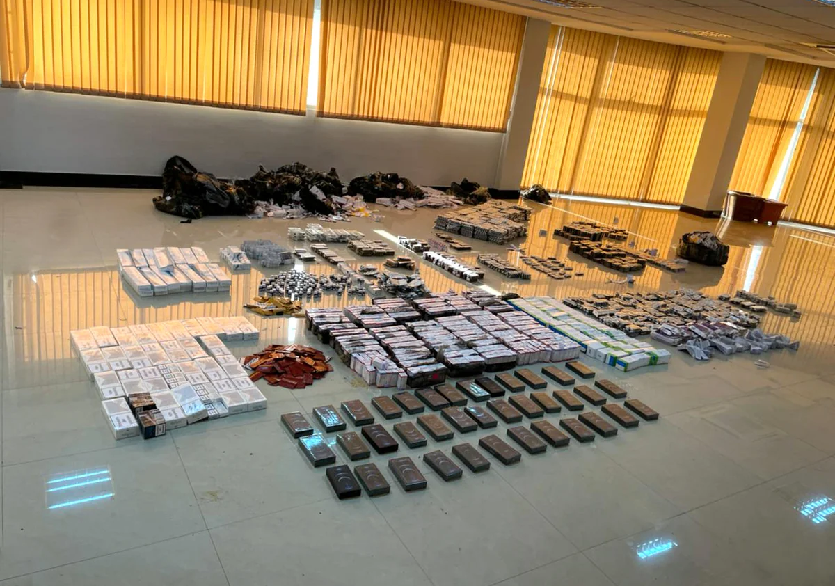 Gömrükçülər qanunsuz dərman preparatları və mobil telefonlar aşkarladı