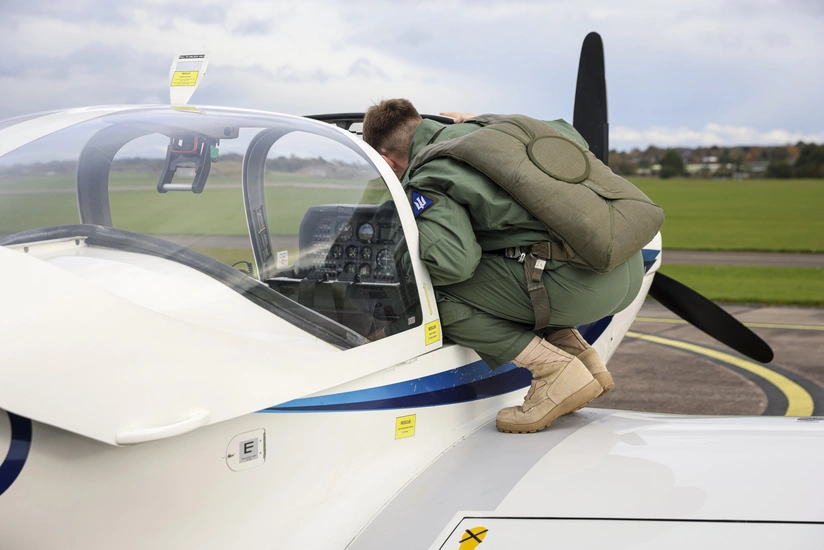 First Ukrainian pilots graduate from UK flight training