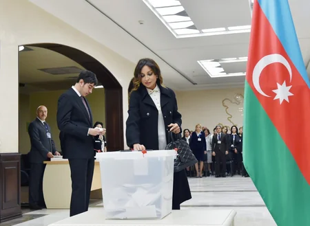 Prezident İlham Əliyev Milli Məclisə keçirilən seçkilərdə səs verib
