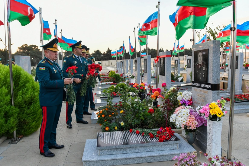 DSX-nin rəhbər heyəti II Şəhidlər xiyabanını ziyarət edib