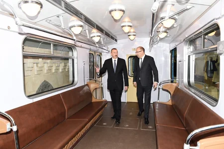 Президент Ильхам Алиев ознакомился с ретро-вагонами Бакинского метрополитена - ОБНОВЛЕНО