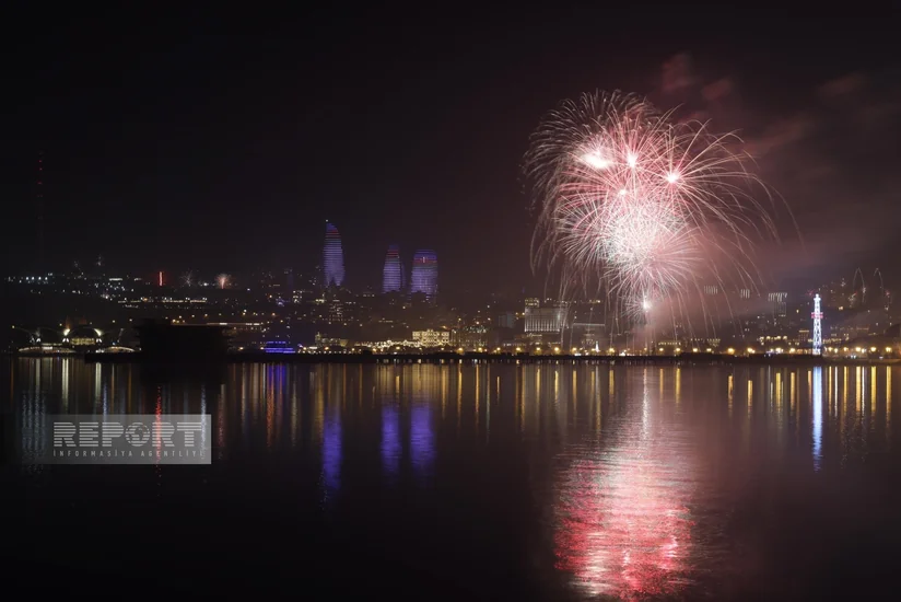 Bakıda Dünya Azərbaycanlılarının Həmrəyliyi Günü və Yeni il atəşfəşanlığı olub