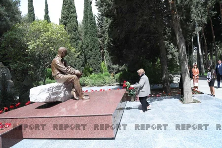 Xalq şairi Fikrət Qocanın abidəsinin açılışı olub