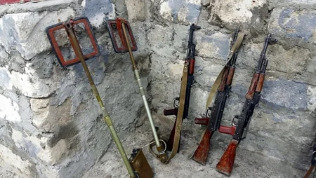 Захвачены брошенные на поле боя вооружение и боеприпасы противника - ФОТО