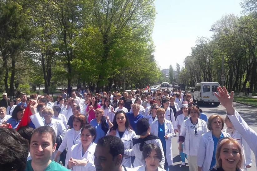 Армянские врачи присоединились к акции протеста в Ереване