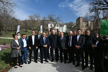 Prezident və birinci xanım Ağdərənin Həsənriz kəndində sakinlərlə birlikdə Novruz tonqalını alovlandırıblar - YENİLƏNİB