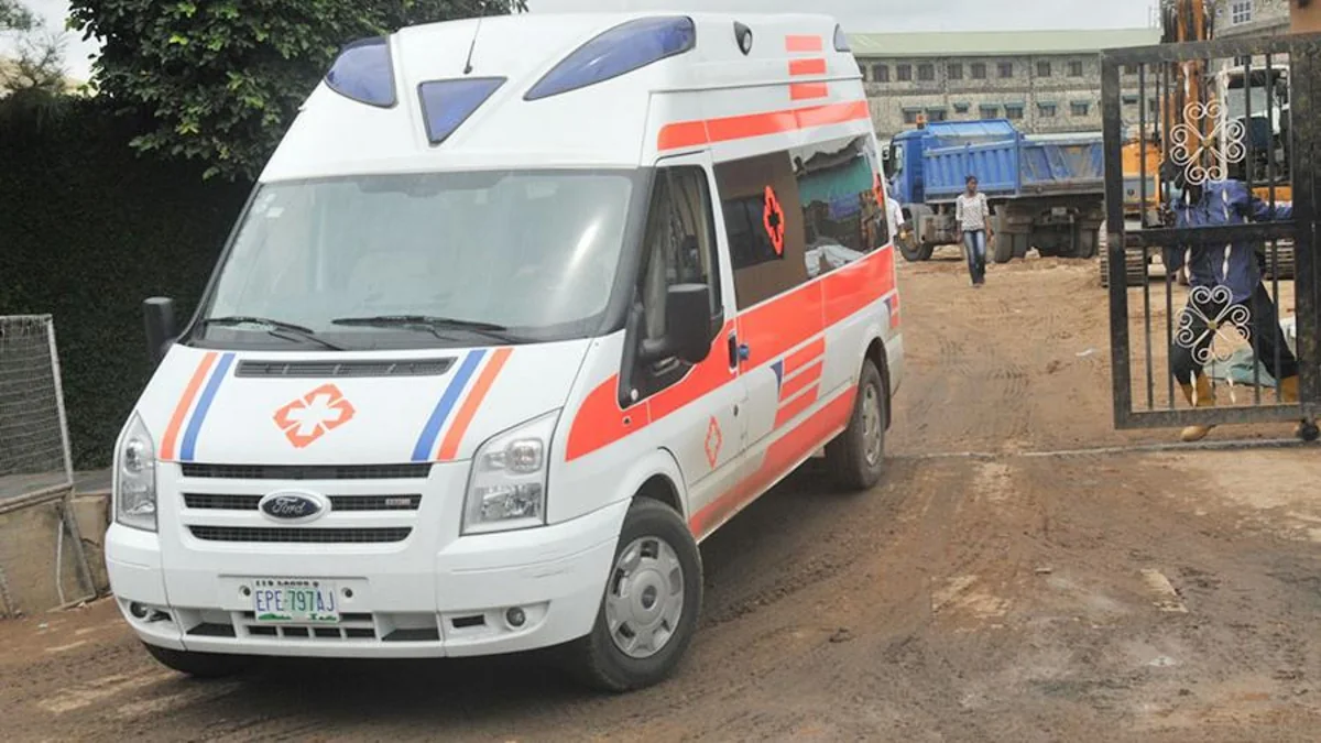 Nigeriyada polis maşın ilə insanları vurub, 8 ölü var