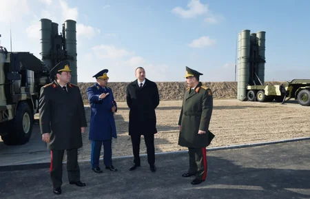 Президент Ильхам Алиев ознакомился с условиями, созданными в военном городке Н-ской воинской части ВВС минобороны