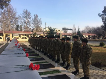 Azərbaycan Ordusunda 20 Yanvar şəhidlərinin xatirəsi anılıb - FOTO