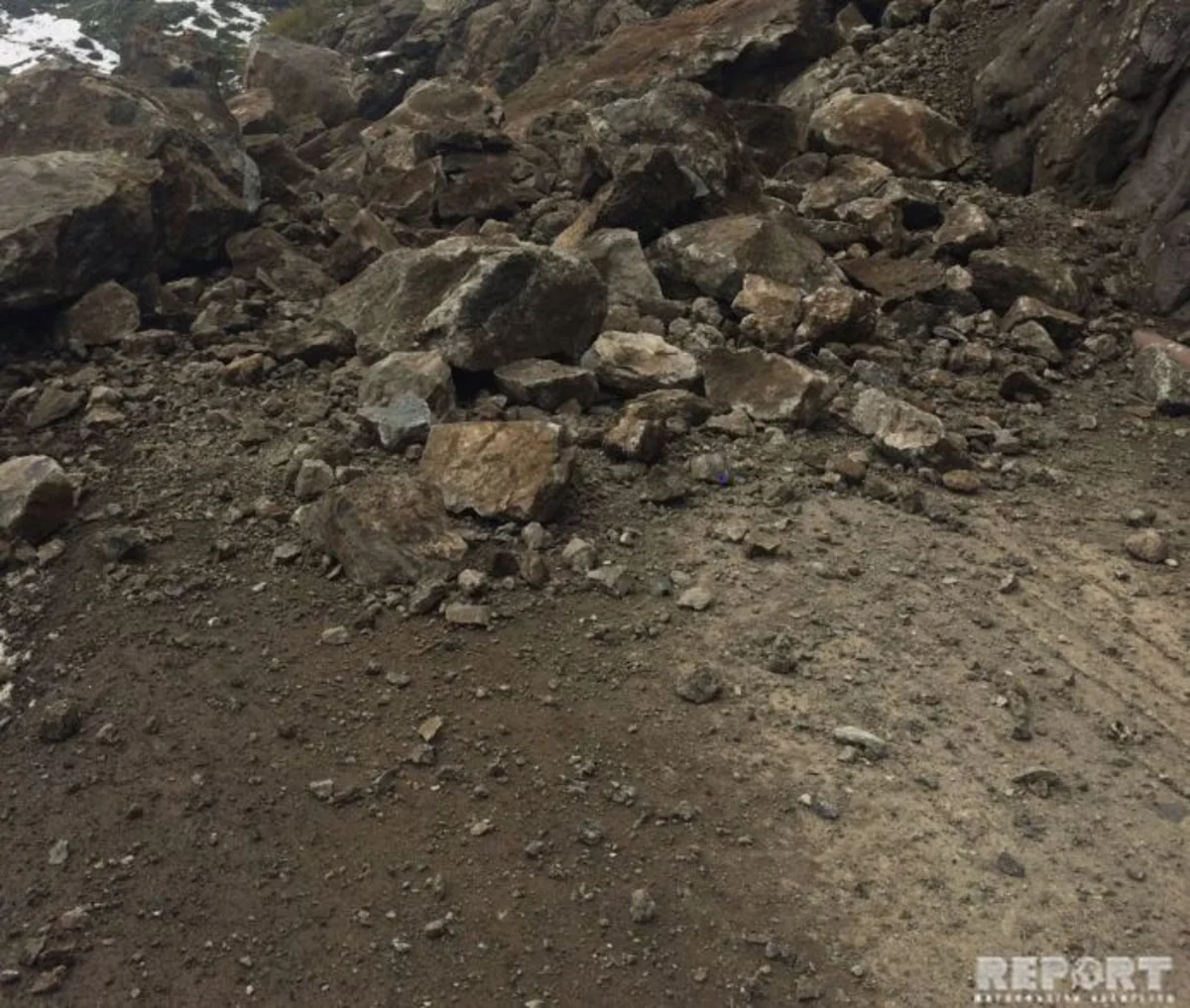 Qubada torpaq sürüşməsi baş verib, 8 kəndlə nəqliyyat əlaqəsi kəsilib - FOTO
