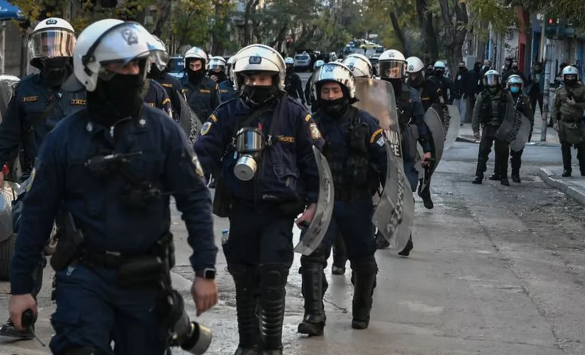 Yunan polisi avtomobil qaçıran pakistanlını qətlə yetirib