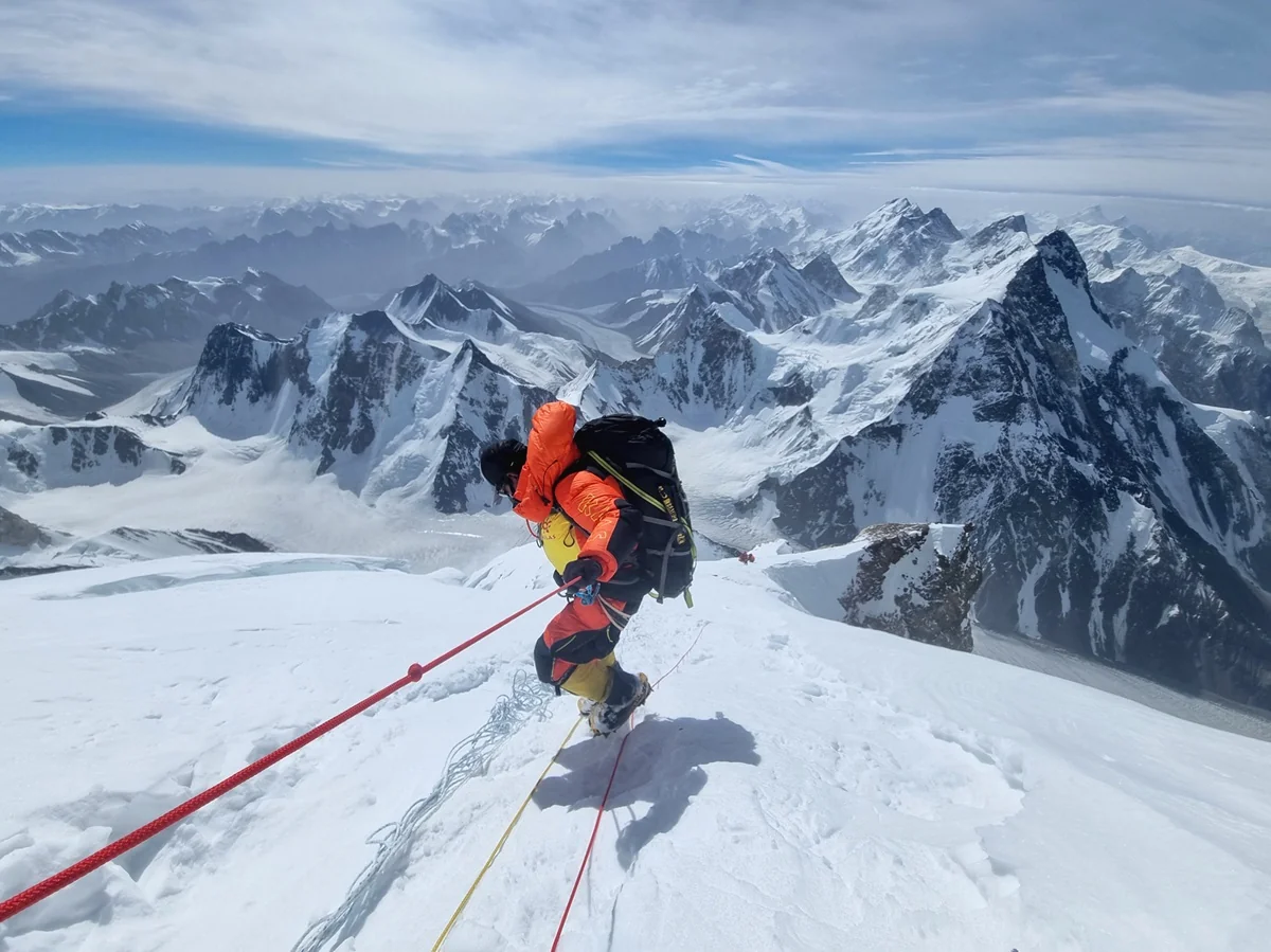 Young China hiker survives by eating toothpaste after lost in cold mountains for 10 days