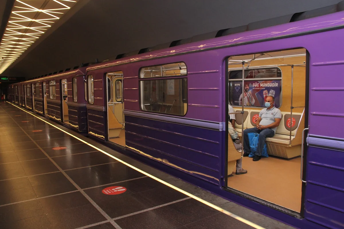 Bakı metrosunda qatarların hərəkətində ləngimə olub