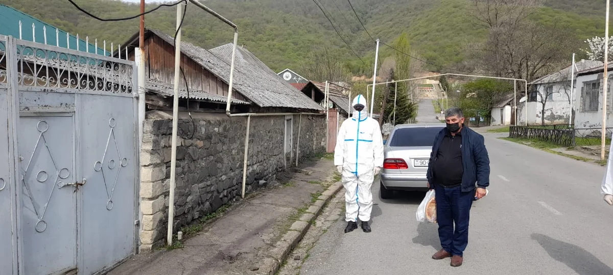 Oğuzda COVID-19 xəstəsi ictimai yerdə saxlanıldı