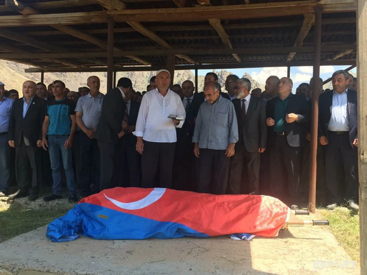 Əbülfəz Elçibəyin həyat yoldaşı Kələkidə torpağa tapşırılıb - YENİLƏNİB-4 - FOTOLAR