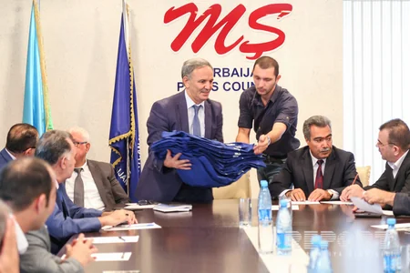 Press Council distributes vests to journalists - PHOTO