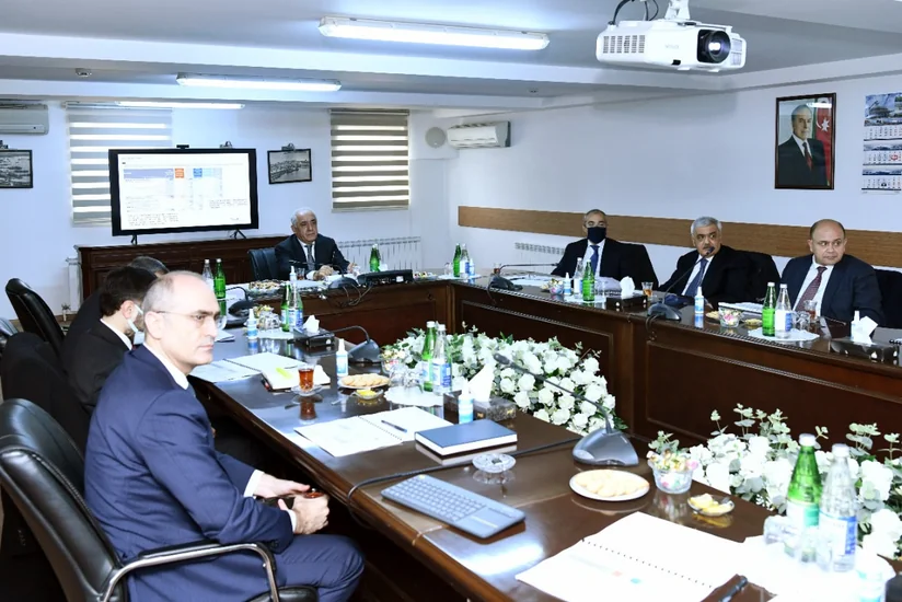 Əli Əsədov neft emalı zavodunda aparılan yenidənqurma işləri ilə tanış olub