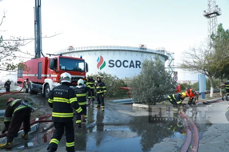Neft məhsulları saxlanılan çənlərdə yanğınların söndürülməsi” mövzusunda yanğın-taktiki təlim keçirilib