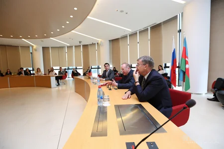 Yevgeni Bajanov: ABŞ MDB ölkələrinə öz dövlət modelini tətbiq etmək istəyir