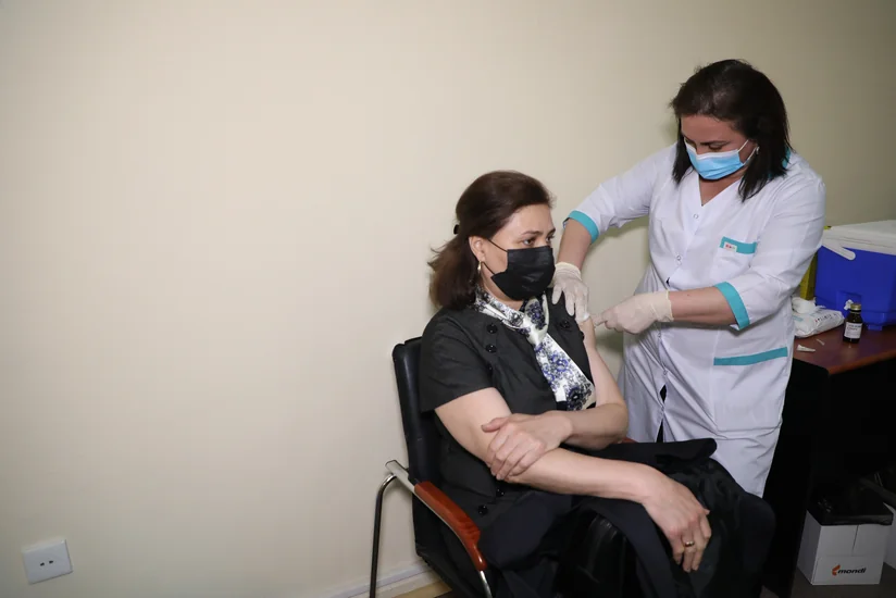 Azəriqazın əməkdaşları COVID-19-a qarşı peyvənd olundu - VİDEO