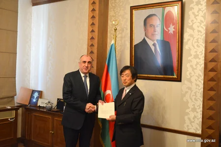 New Japanese ambassador presents copy of his credentials to Elmar Mammadyarov