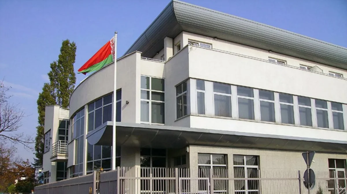 Polşa xüsusi xidmət orqanları belaruslu diplomata ev və pul təklif edib