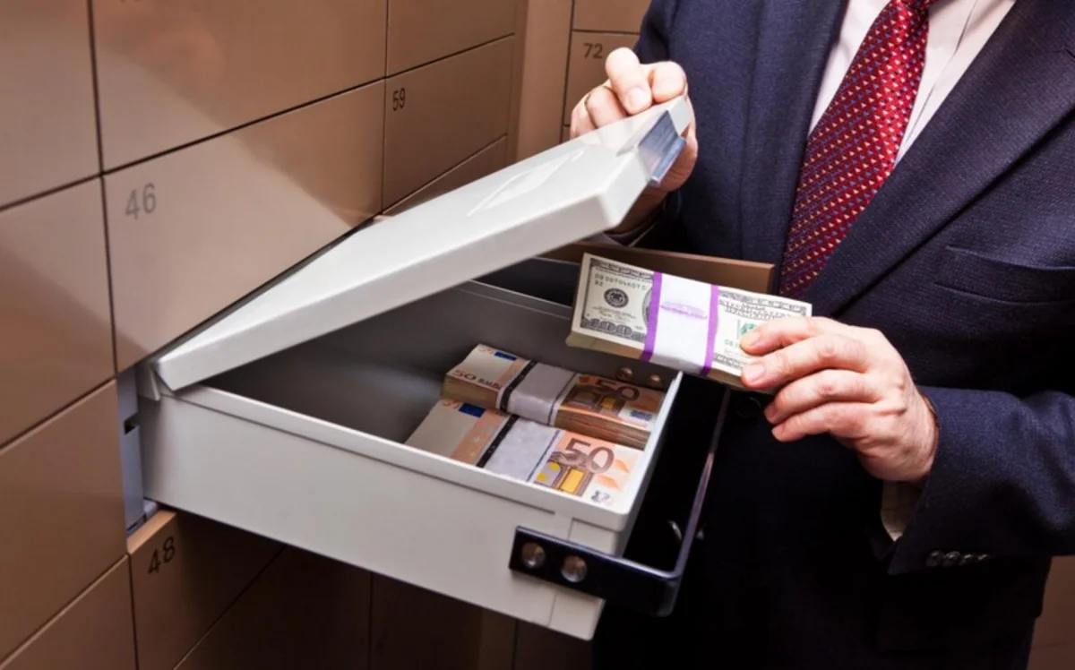 Deposits in Azerbaijani banks up slightly