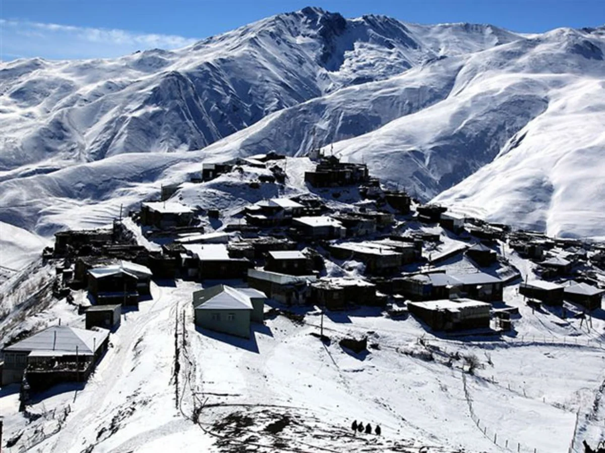 ​Gədəbəyə 5 sm. hündürlüyündə qar yağıb