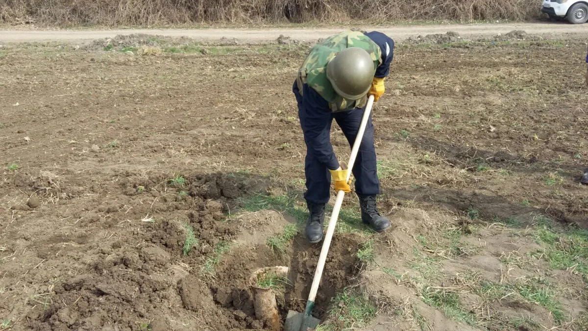 Tərtərdə raket mərmisinin partladıcısı və mühərrik hissəsinin partlamış qalıqları aşkarlanıb