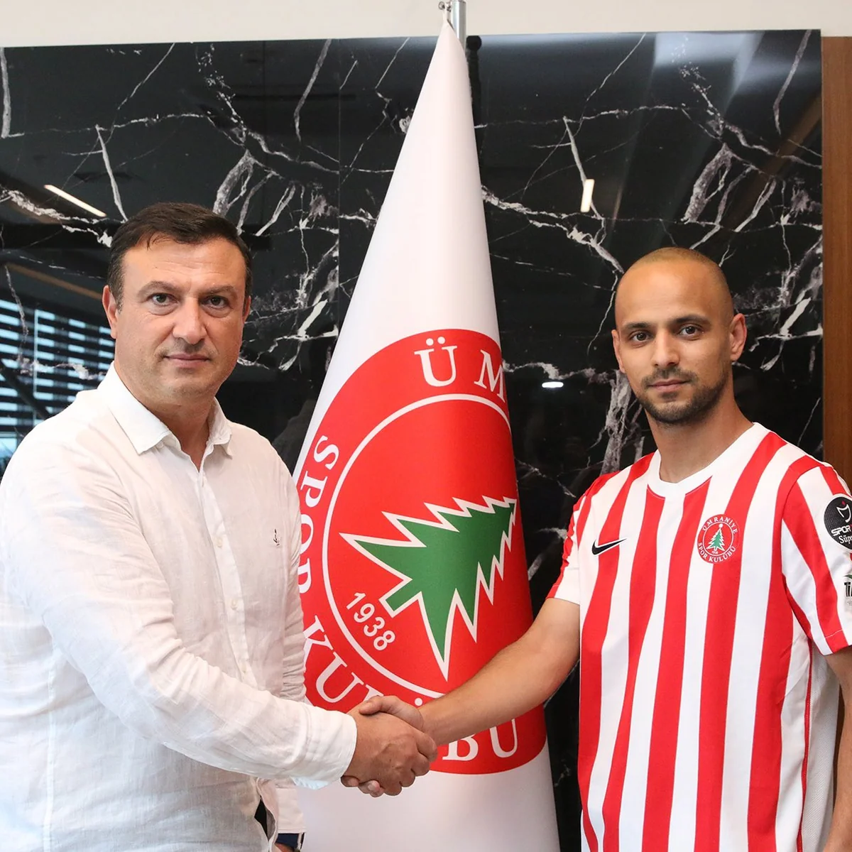 Türkiyə klubu Azərbaycan millisinin futbolçusu ilə müqavilə imzalayıb