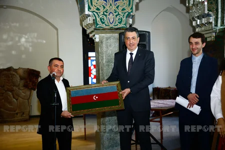 Azərbaycanlı gənclər Tbilisidə rəsm və əl işlərini nümayiş etdiriblər