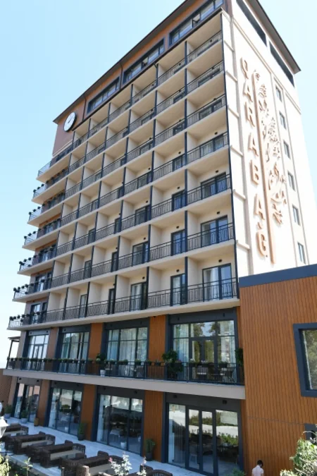 Prezident İlham Əliyev və Mehriban Əliyeva Şuşada “Qarabağ” hotelinin açılışında iştirak ediblər