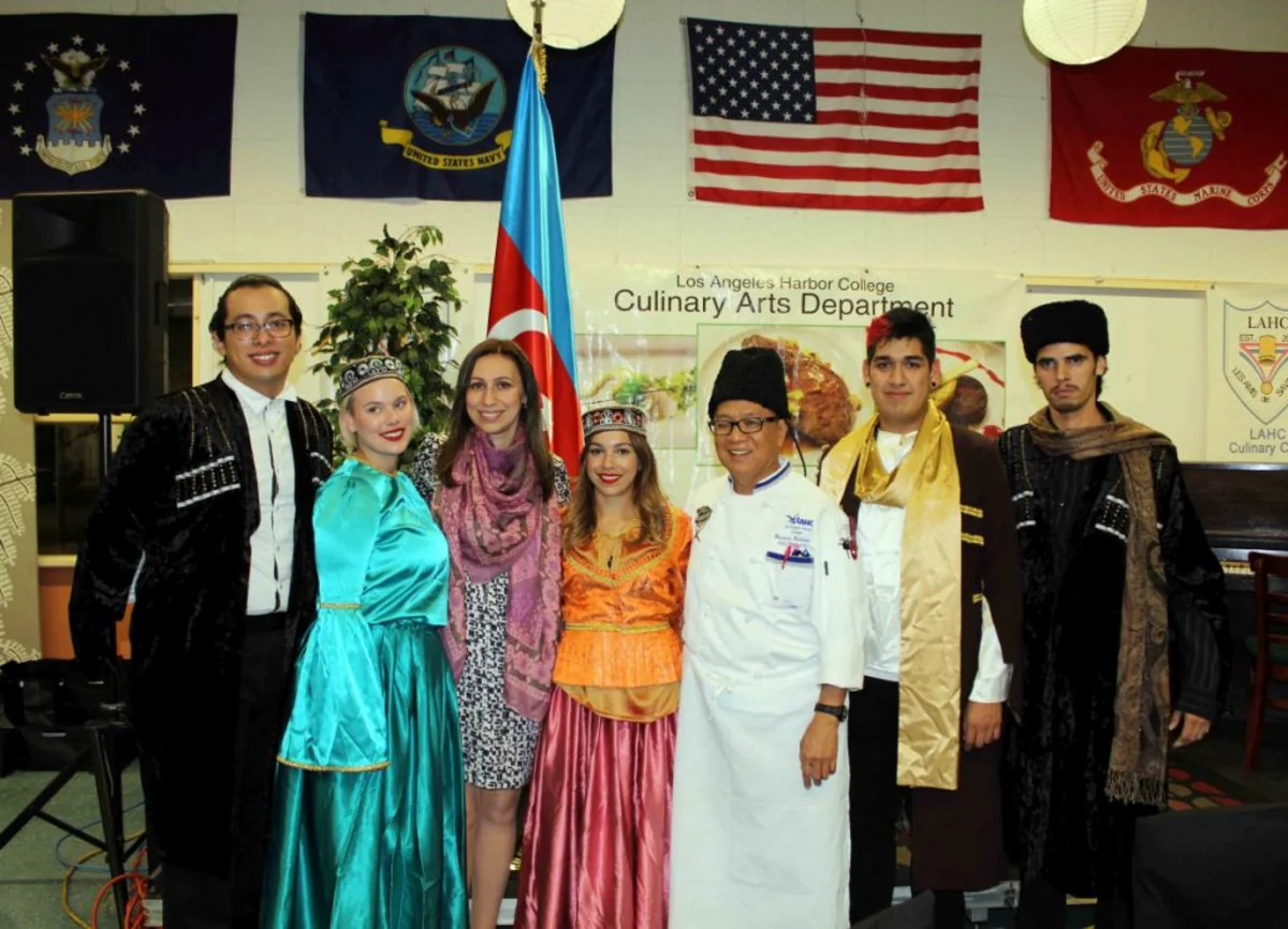 ​Los-Ancelesdə amerikalı tələbələrin hazırladığı Azərbaycan mətbəxi nümunələri təqdim olunub