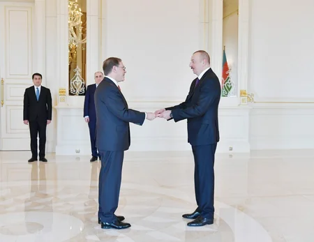 President Ilham Aliyev receives credentials of incoming U.S. ambassador