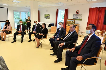 Milli Məclisin Sədri Macarıstanda Reabilitasiya Mərkəzini ziyarət edib