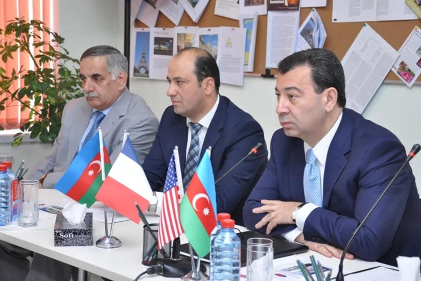 ​Səməd Seyidov xarici tələbələrlə görüşüb