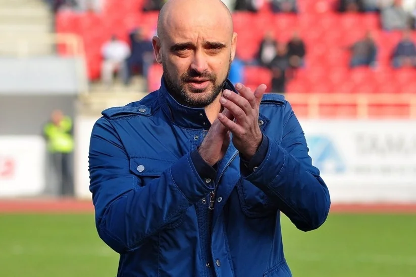 Neftçi klubu yeni baş məşqçisini Serbiyada axtarır