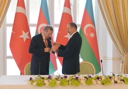 Azərbaycan prezidenti Rəcəb Tayyib Ərdoğana “Heydər Əliyev” ordeni təqdim edib