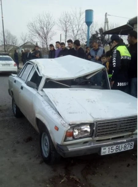 Cəlilabadda avtomobil aşdı - FOTO