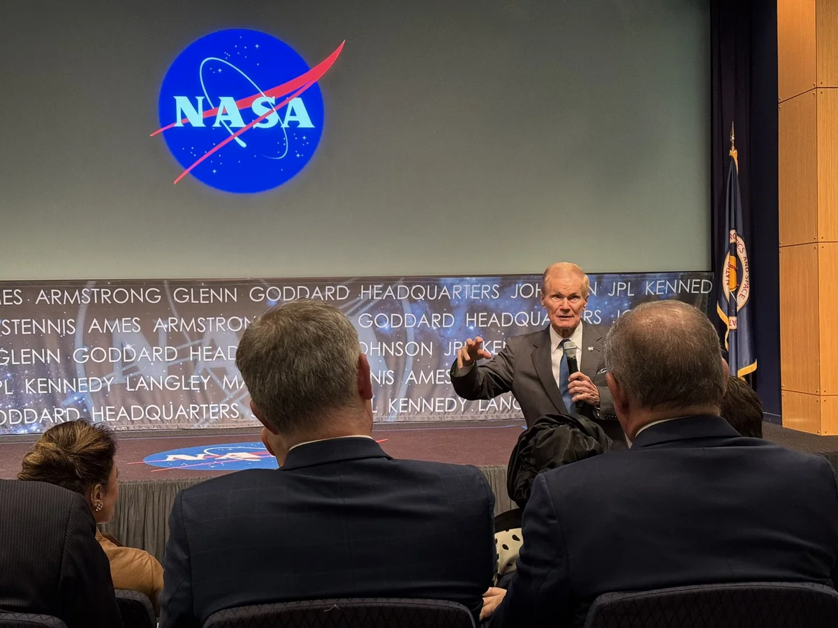 Azerbaijani ambassador to US visits NASA