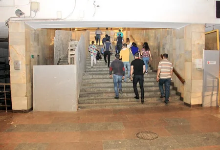 Bakı Metropoliteninin Neftçilər stansiyasının vestibülləri təmir olunur