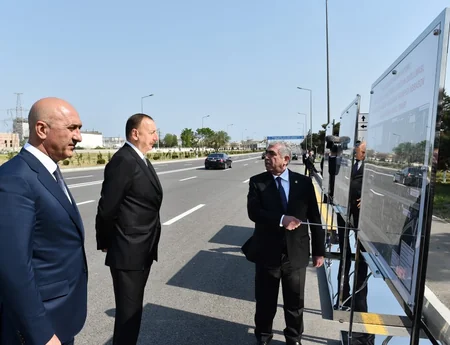Prezident İlham Əliyev Nizami rayonundakı Mikayıl Əliyev küçəsində aparılan yenidənqurma işləri ilə tanış olub