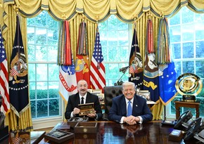 Donald Tramp Ağ Evin rəmzi açarını Prezident İlham Əliyevə təqdim edib