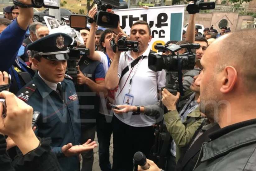 В Ереване стартовала акция протеста с требованием отставки министров иностранных дел и обороны