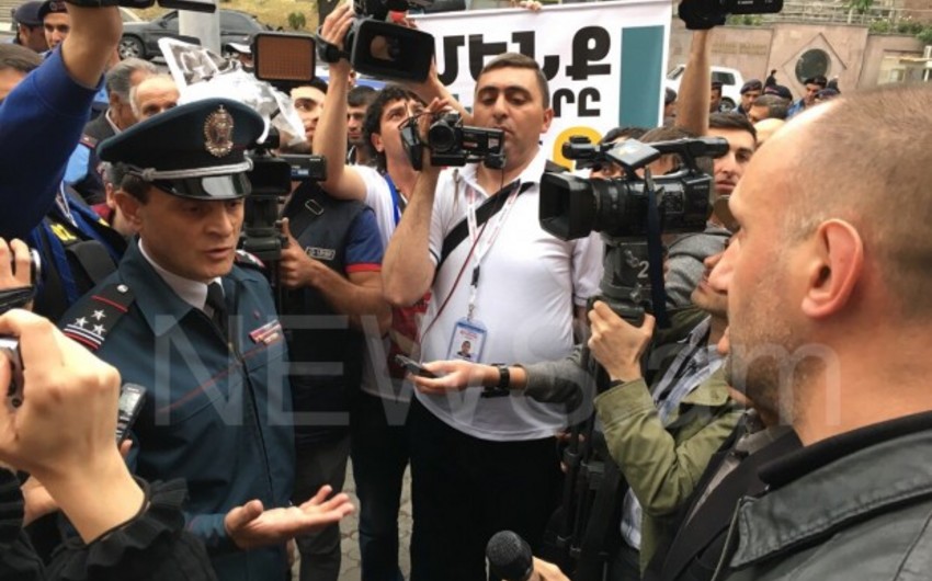 ​Yerevanda xarici işlər və müdafiə nazirlərinin istefası tələbi ilə etiraz akiyası keçirilir