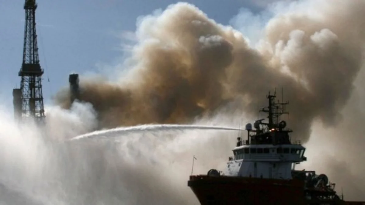 “Günəşli” yatağında yanğınsöndürmə işlərini həyata keçirən gəmilərə yeni nasoslar quraşdırılır