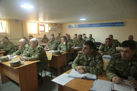 Azərbaycan müdafiə naziri təlimlərdəki vəziyyətə dair məruzələri dinləyib