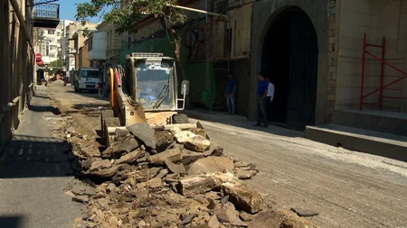 Bakının Zərgərpalan küçəsində təmir işləri aparılır