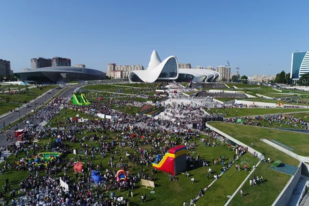 Heydər Əliyev Mərkəzinin parkında Uşaq festivalı keçirilib