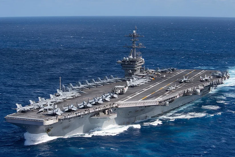 Атомный авианосец США вошел в порт Южной Кореи